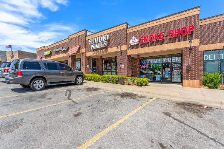 retail shopping center for investmnet sale Northwest Oklahoma City, OK photo