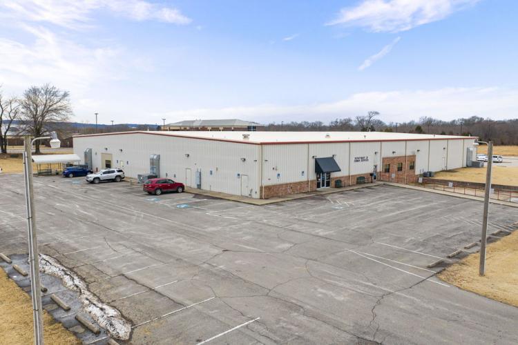 fully leased office/industrial building for sale sallisaw, OK exterior photo-2