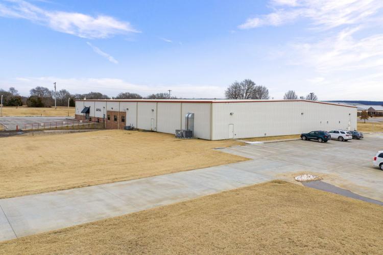 fully leased office/industrial building for sale sallisaw, OK exterior photo-4