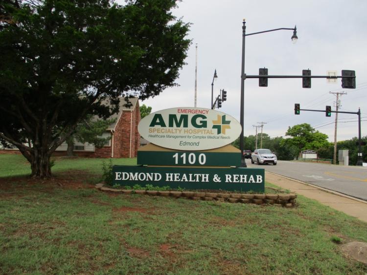 Former Specialty Hospital - for sale Edmond, OK exterior photo2