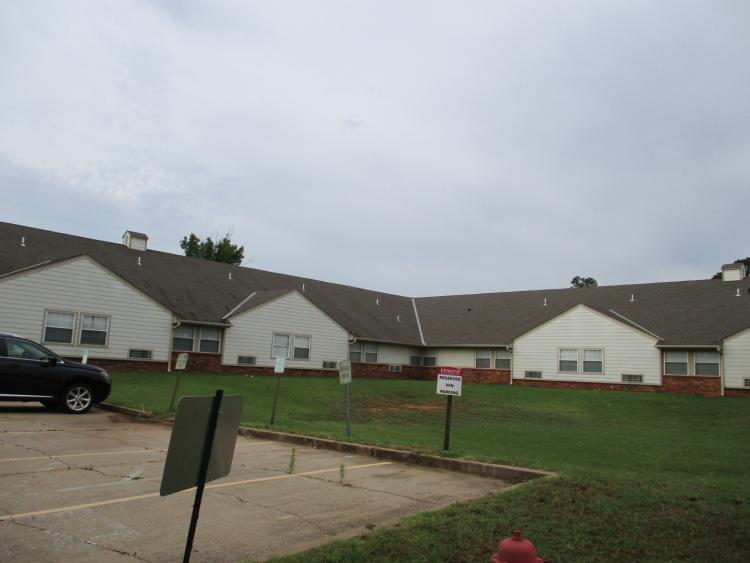 Former Specialty Hospital - for sale Edmond, OK exterior photo3
