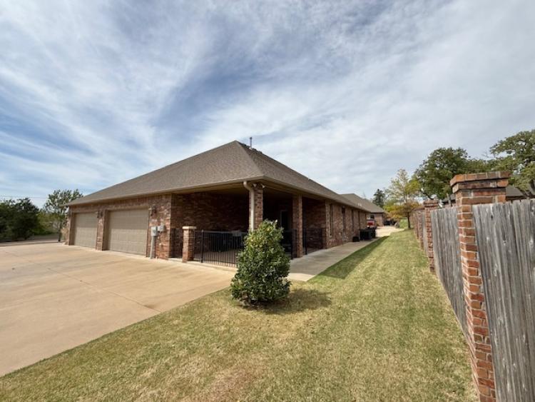 NE Oklahoma City, OK building for sale exterior photo