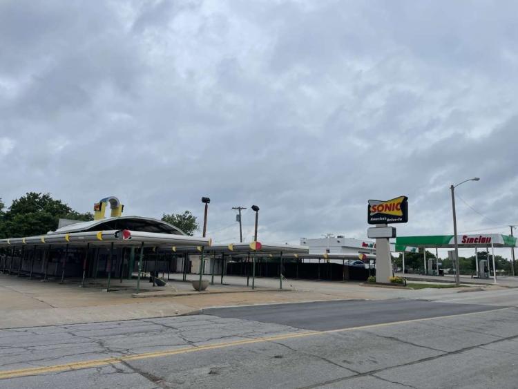 Retail drive thru restaurant for sale - Tulsa, Ok exterior photo 2