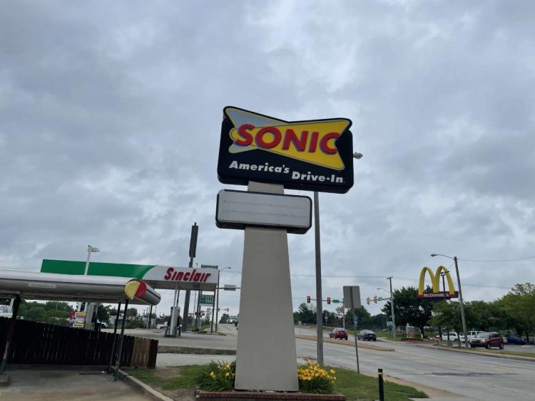 Retail Land - pad site for sale - Tulsa, Ok pylon signage