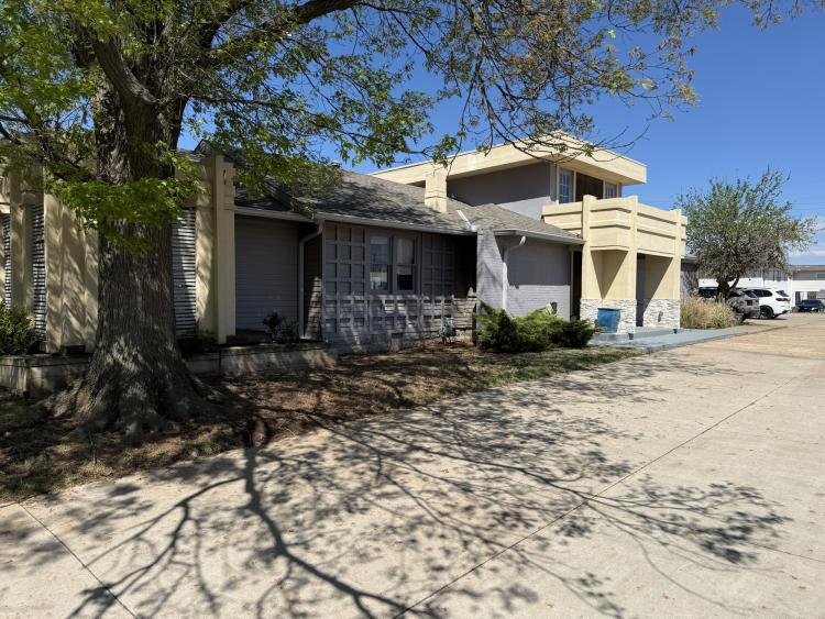 retail, service office building for sale north Oklahoma City, exterior photo