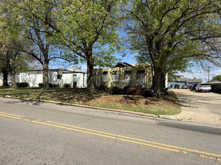 retail, service office building for sale north Oklahoma City, exterior photo