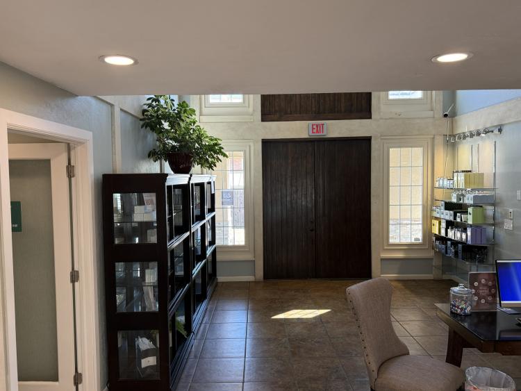 retail, service office building for sale north Oklahoma City, interior photo