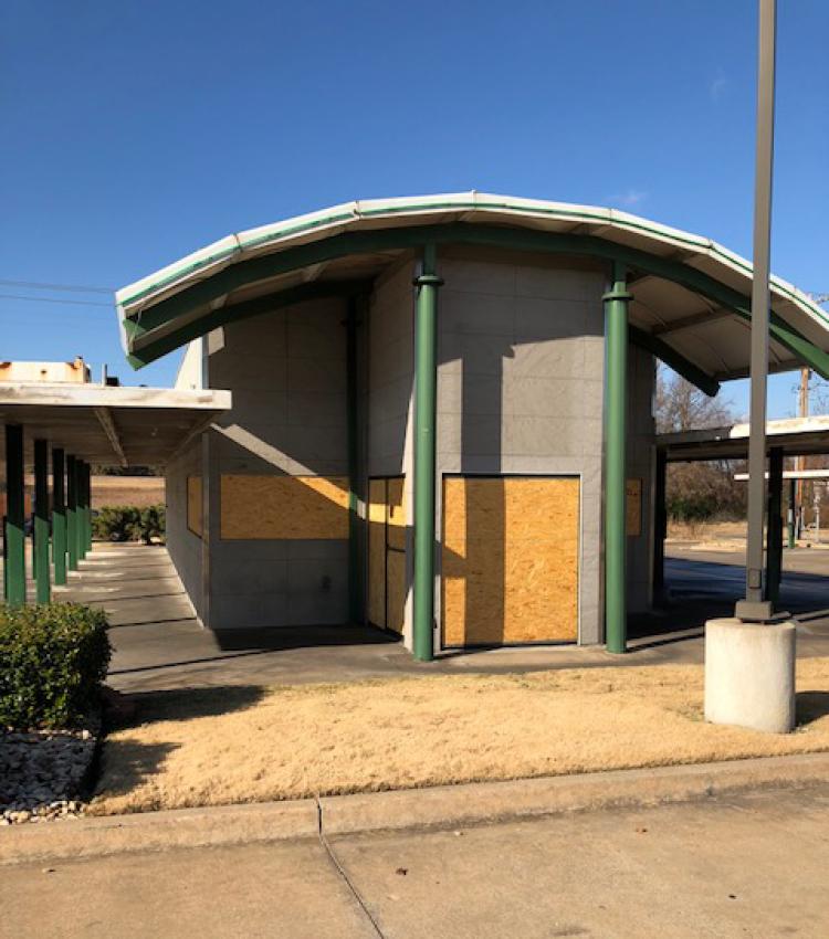 Former Sonic freestanding retail building For Sale Muskogee, OK exterior photo-2