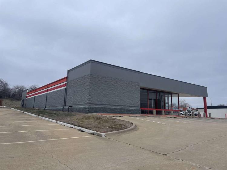 freestanding retail building for sale, tulsa, Ok exterior photo