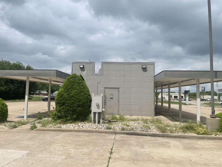 retail freestanding building for sale in Chouteau, OK exterior photo