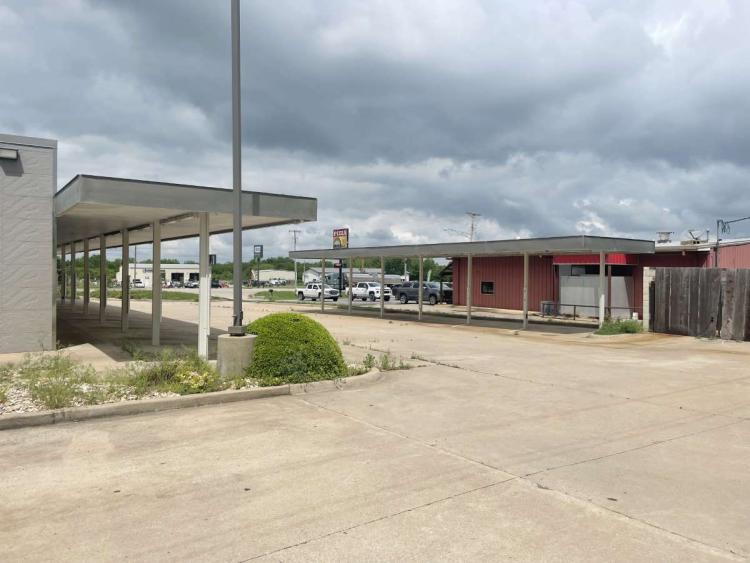 retail freestanding building for sale in Chouteau, OK exterior photo