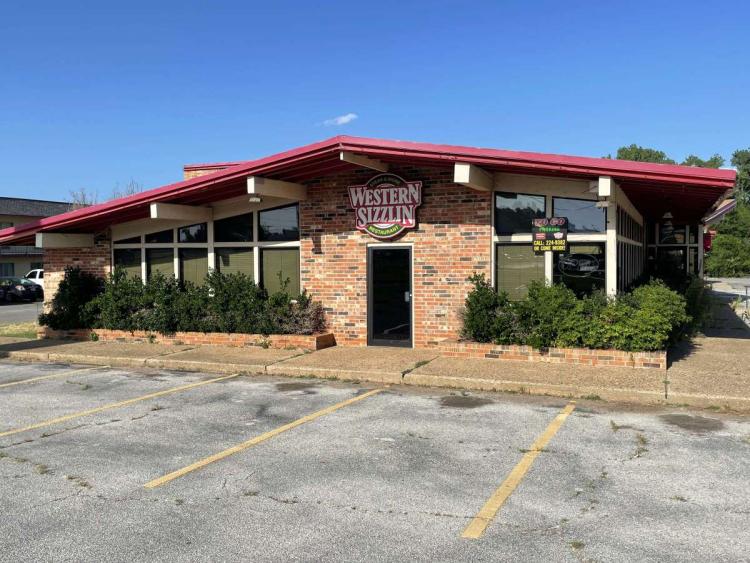retail property for sale Chickasha, OK exterior photo