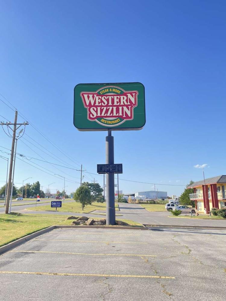 retail property for sale Chickasha, OK close up pylon