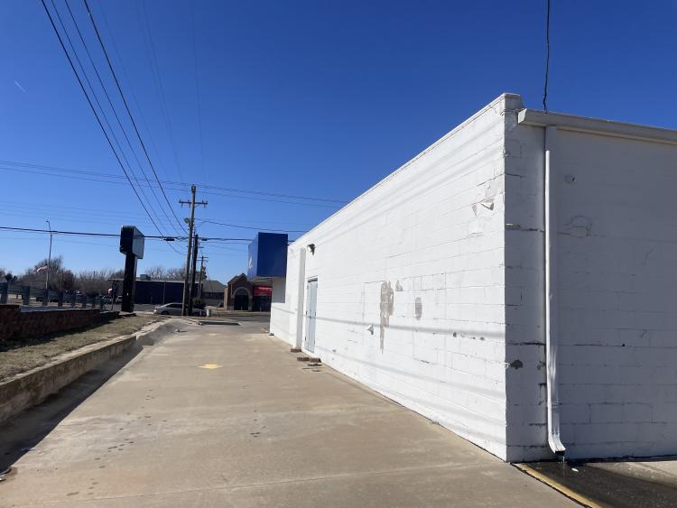 retail freestanding building for lease or sale, Midwest City, OK