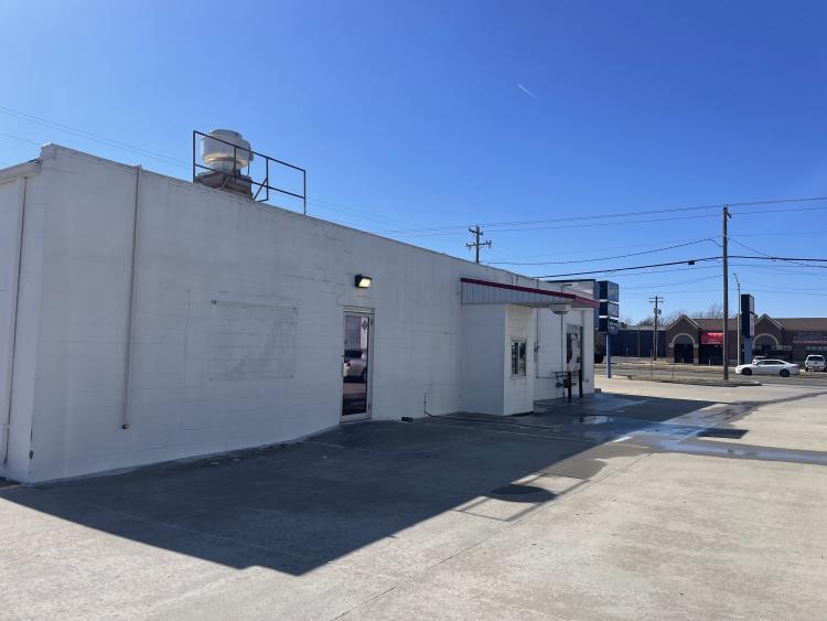 retail freestanding building for lease or sale, Midwest City, OK