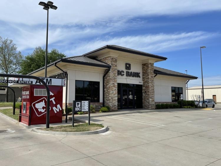 Occupied retaill building for Sale - Elk city, Ok exterior photo