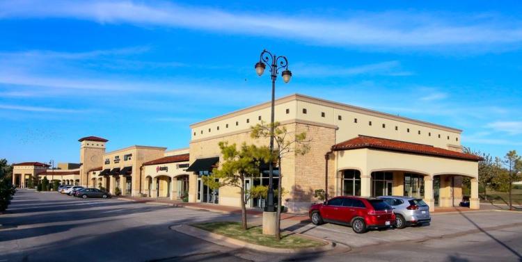 north Oklahoma City, OK retail space for lease exterior photo5