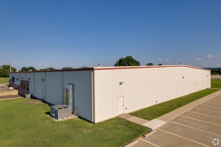 fully leased office/industrial building for sale sallisaw, OK exterior photo back
