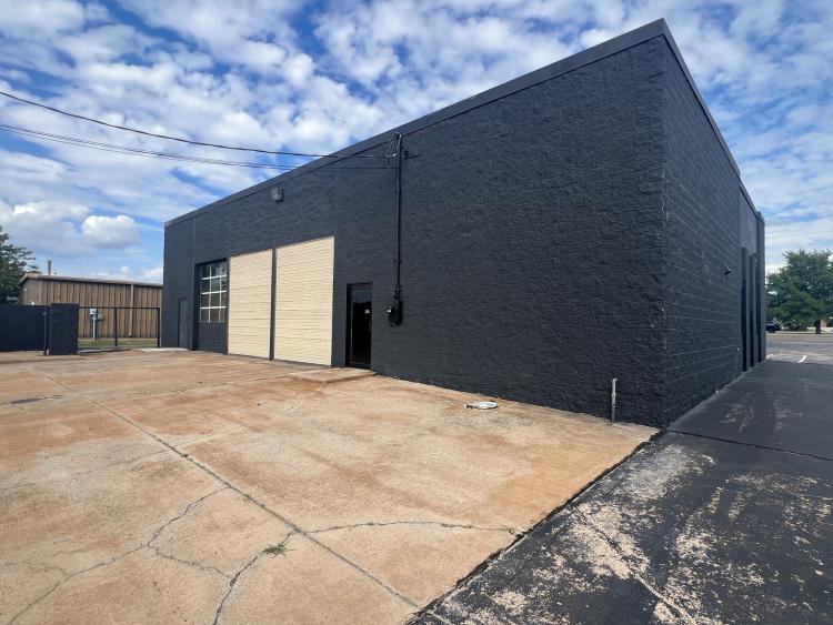 mixed use building for sale, Edmond, OK exterior photo