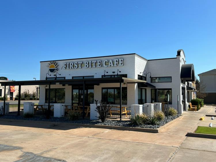 fast casual restaurant on Memorial Rd, Oklahoma City, OK exterior photo2
