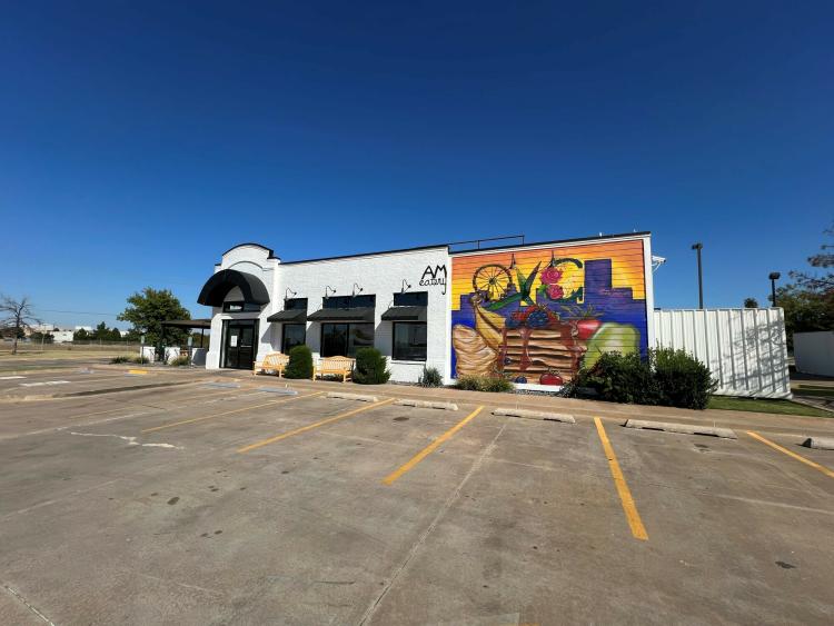 fast casual restaurant on Memorial Rd, Oklahoma City, OK exterior photo4