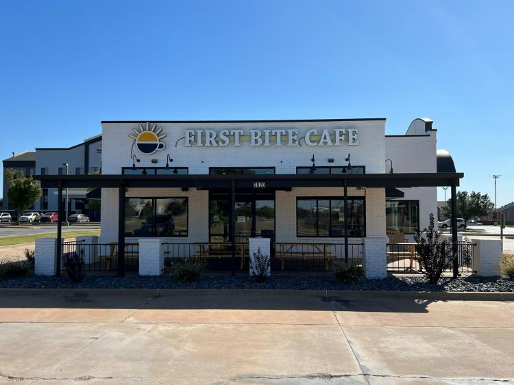 fast casual restaurant on Memorial Rd, Oklahoma City, OK exterior photo3
