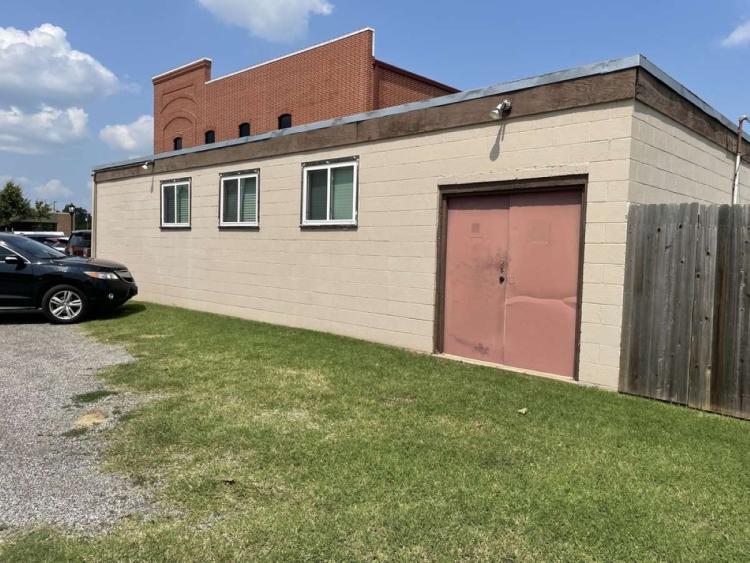 building for sale as retail, office or other use, Edmond, Ok exterior photo of side of building