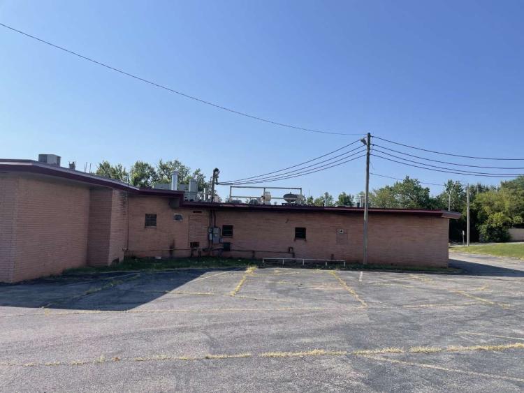 Restaurant Building for Sale N Lincoln Blvd, Oklahoma city, OK exterior rear photo2