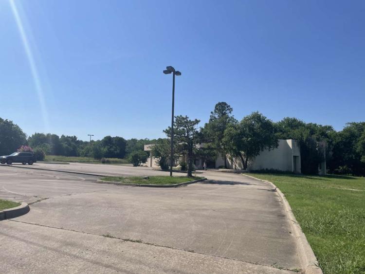 retail building for sale Ardmore, OK exterior photo-parking lot