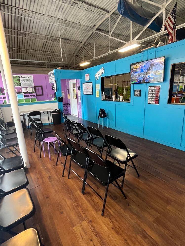 retail building or land for sale Atoka, Ok interior photo