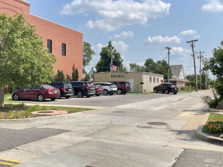 building for sale as retail, office or other use, Edmond, Ok view of building & parking lot