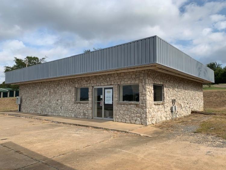 400 W Highway 70, Kingston, OK retail freestanding building for sale-exterior photo