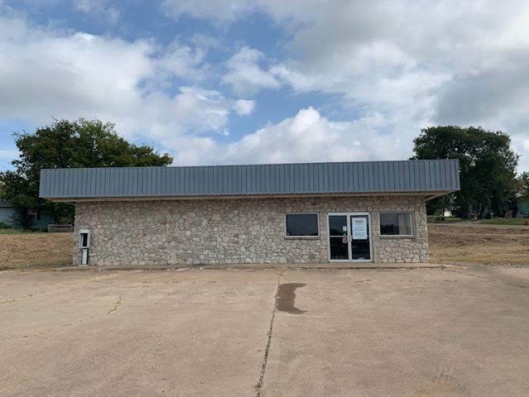 400 W Highway 70, Kingston, OK retail freestanding building for sale-exterior photo