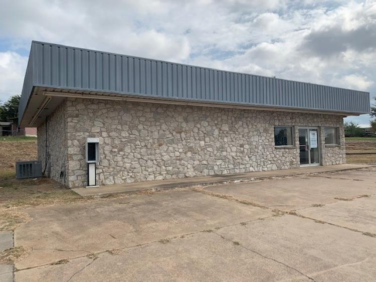 400 W Highway 70, Kingston, OK retail freestandng building for sale-exterior photo