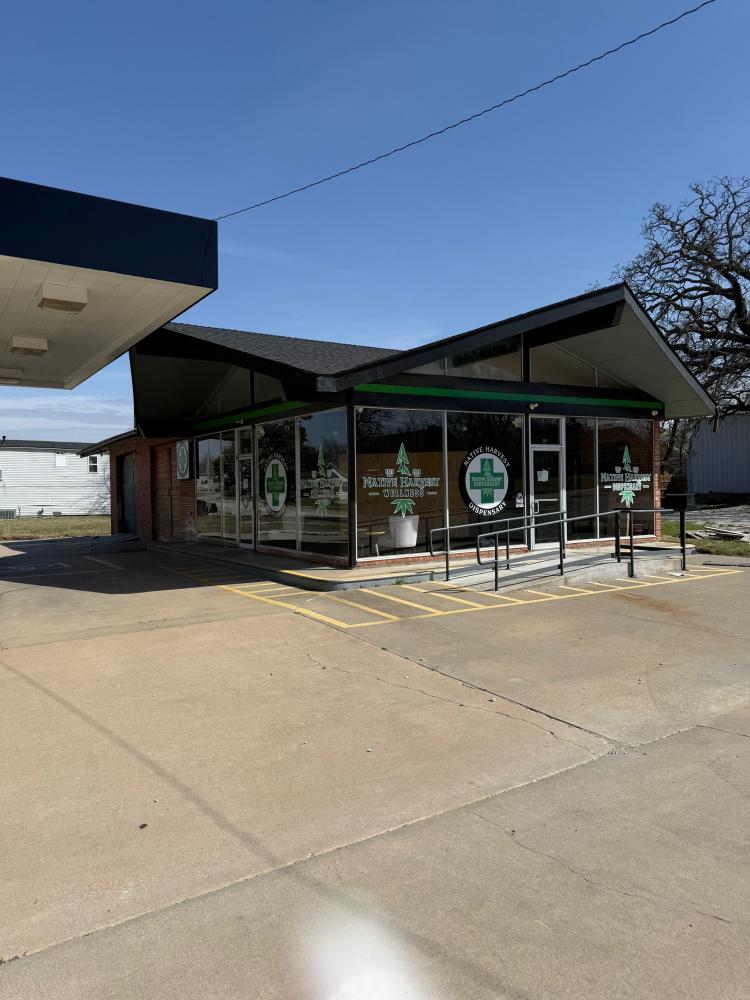 service station/retail building for sale Ada, OK exterior photo