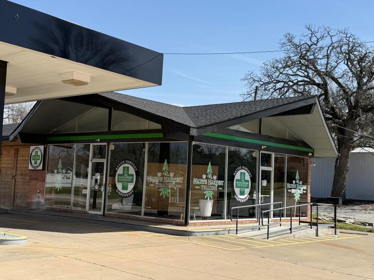 service station/retail building for sale Ada, OK exterior photo