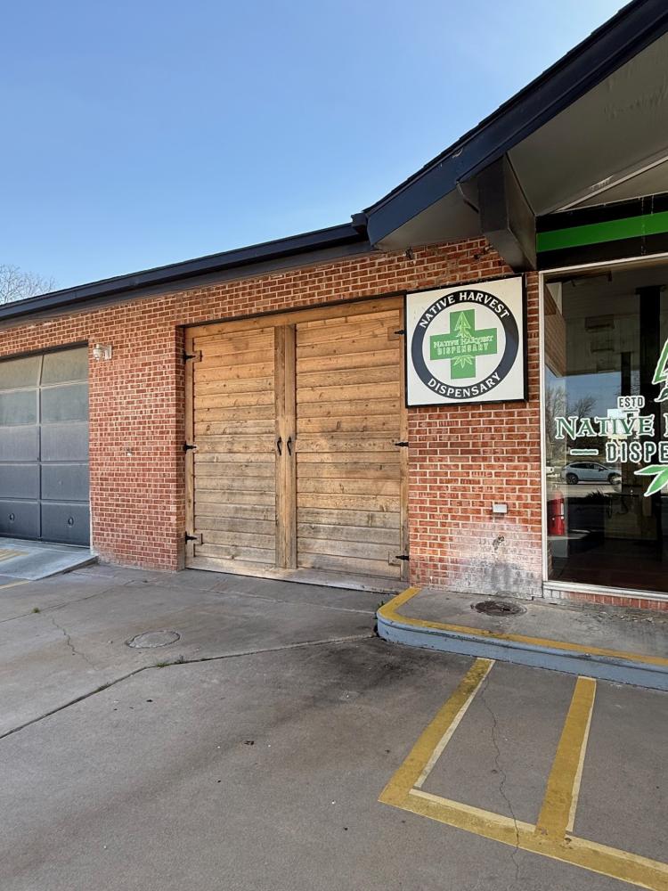 service station/retail building for sale Ada, OK exterior photo