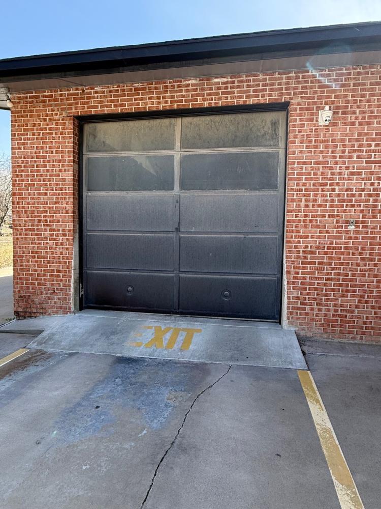 service station/retail building for sale Ada, OK exterior photo