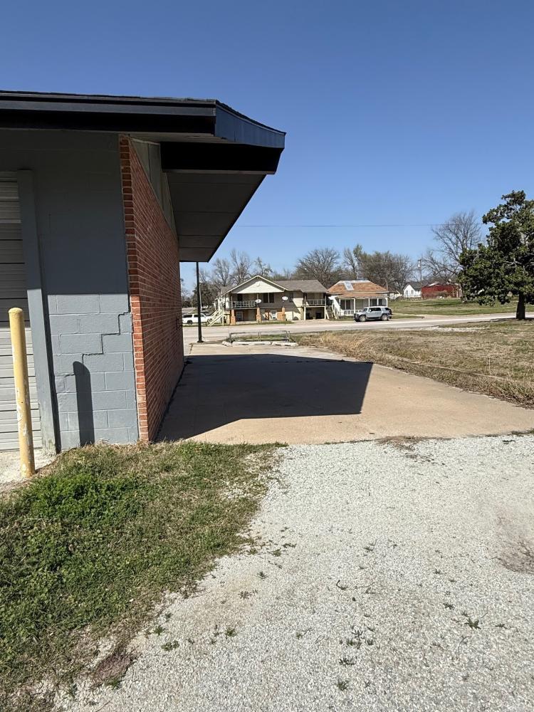 service station/retail building for sale Ada, OK exterior photo
