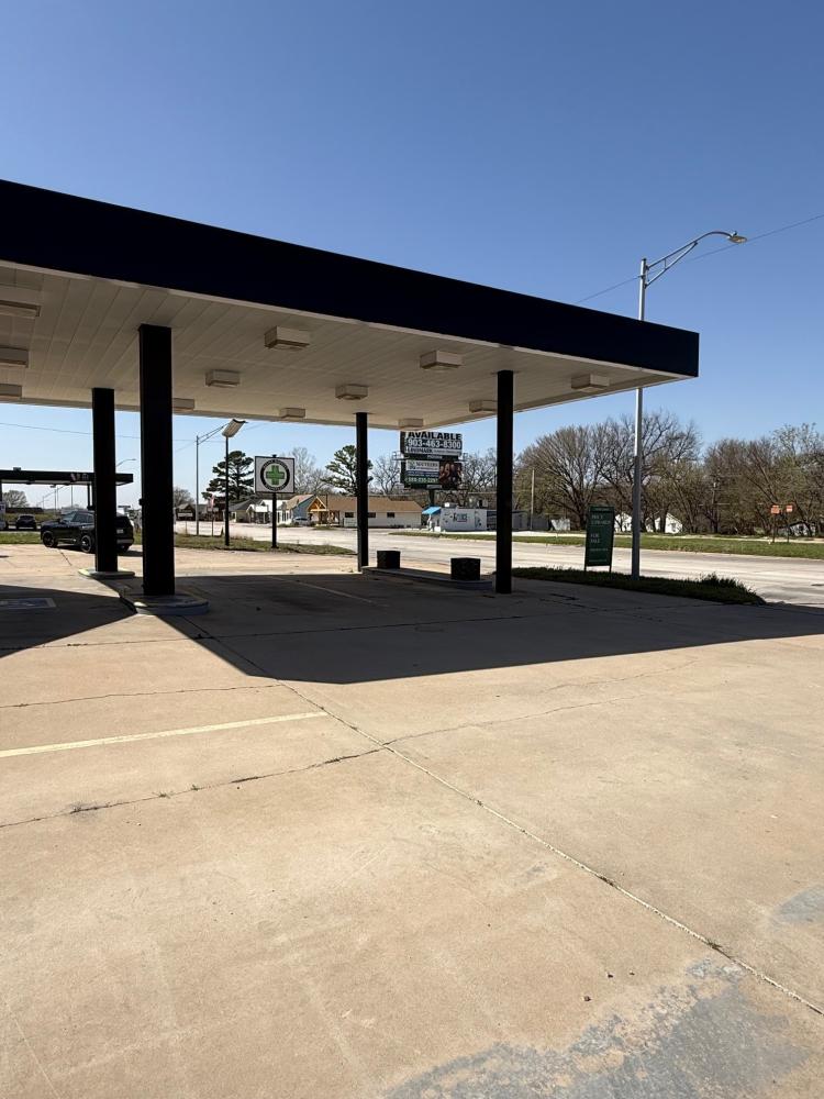 service station/retail building for sale Ada, OK exterior photo