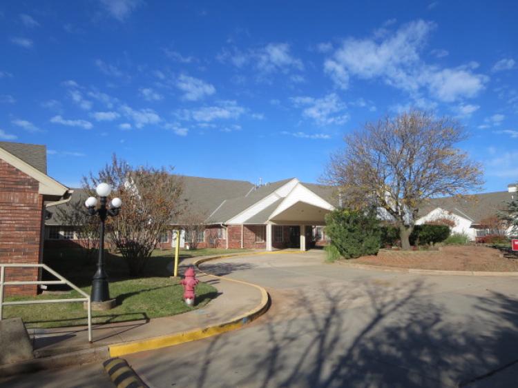 Former Specialty Hospital - for sale Edmond, OK exterior photo